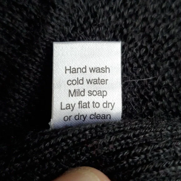 EUC Peruvian Connection 100% Alpaca Womens V-Neck Sweater In Black Sz Medium - Picture 6 of 6